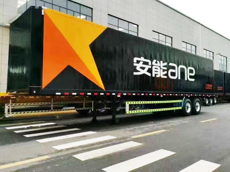 集装箱运输半挂车